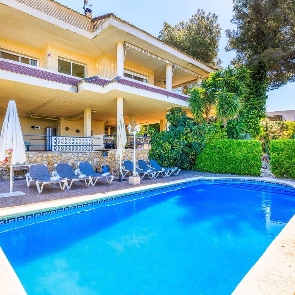 Private Pool & Stunning Mountain Views