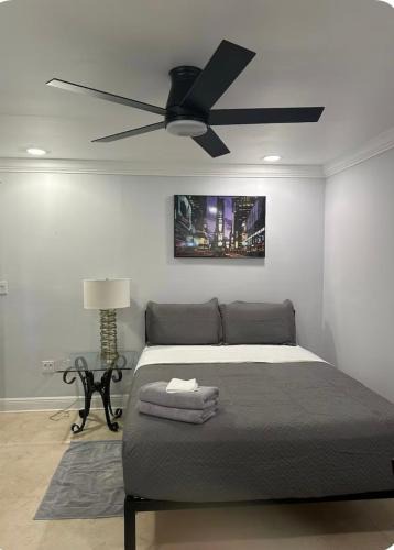 Private Queen Room Steps from University of Miami and Free Parking