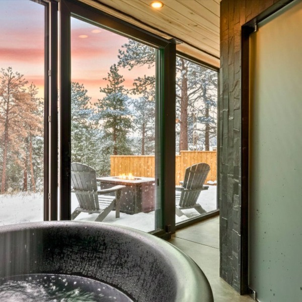 ​Private Rammed Earth Cabin: Soaking Tub & Kitchen