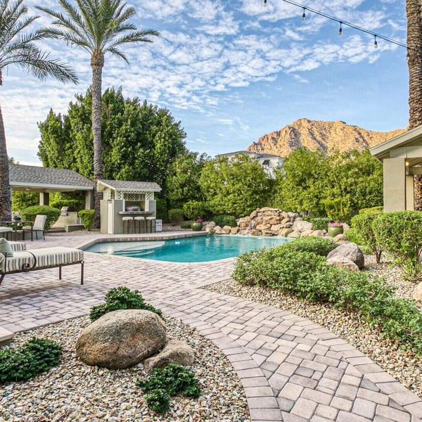 PRIVATE, Relaxing Luxury Villa with Stunning Mountain Views, Celebrity Living!