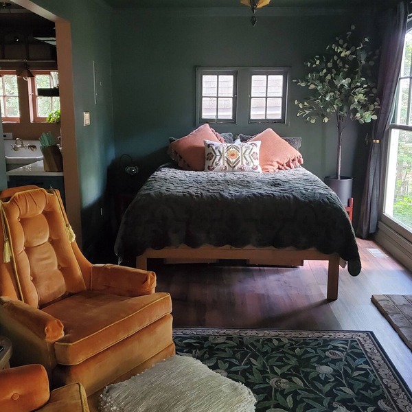Private Romantic Bungalow for Artists & Writers, 7 Mins to Downtown Richmond,