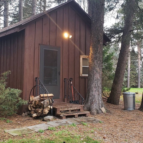 PRIVATE RUSTIC 1 BEDROOM CABIN