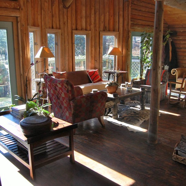 Private Rustic Lodge on 3.5 acres - Ideal for relaxing and the Holidays