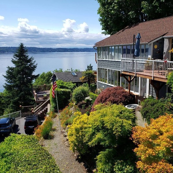 Private, Secluded, Spectacular View, 15 Minutes to Downtown Seatttle