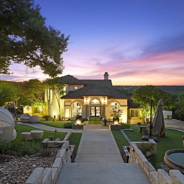 Private Serene Elegance w/Pool and Stunning View