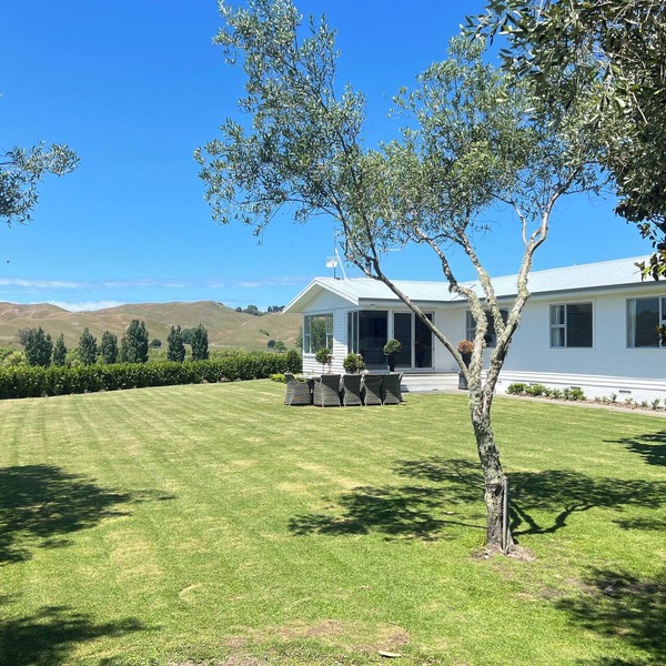 Private setting with vineyard outlook yet only moments from the Village.
