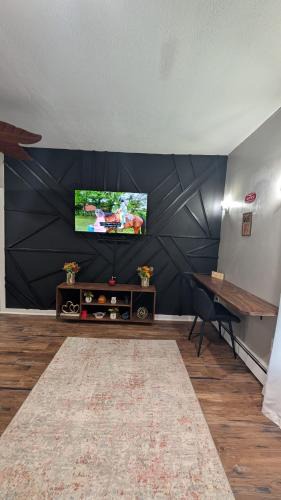 Private, Spacious & Comfy 1 bedroom Entire Suite With Separate Entry & Free Parking