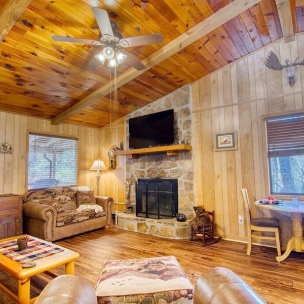 Private - Spacious- Creek Lined Cabin