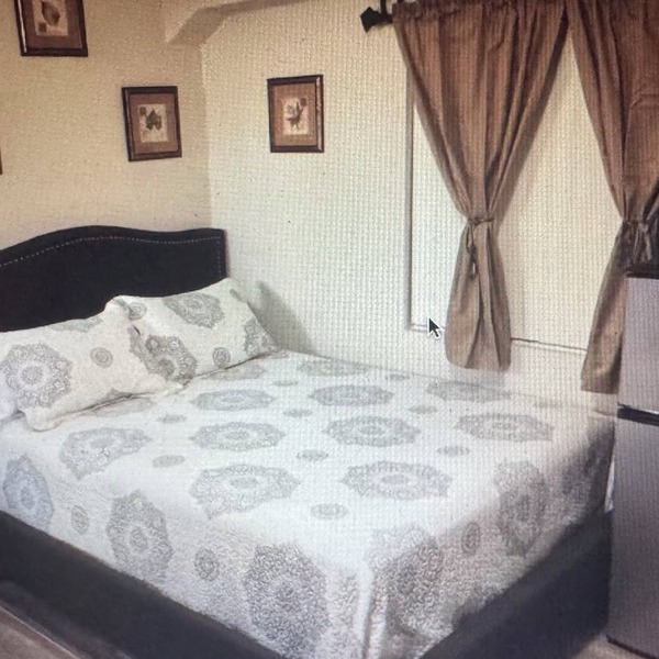 Private Studio Apartment 1 Queen Bed & 1 Bath Quiet & Relaxing COLD A/C