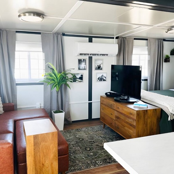 Private Studio Suite with Queen and Full Beds, Full Kitchen and In-Unit Laundry