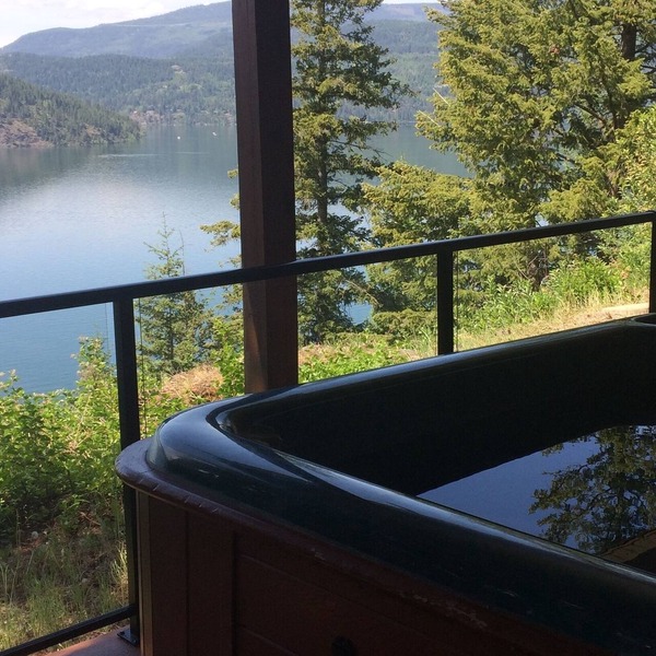 Private suite! This house is the Iconic house of the Shuswap lake!