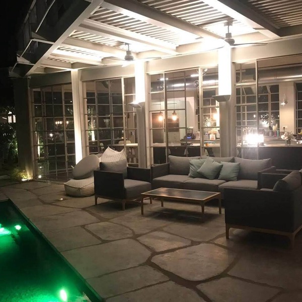 private villa house . nice garden , pool in the city , quite/