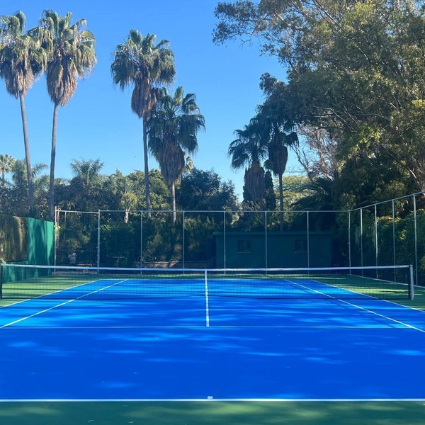 Private villa in exclusive area, with pool, tennis and direct access to beach