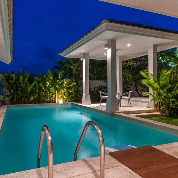 Private Villa With Pool and Garden, 3 Minute Walk to the Beach