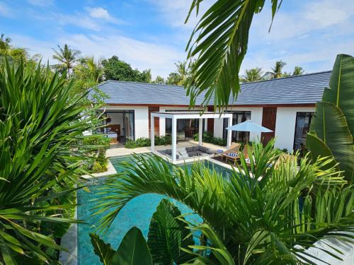 Private Villa with 60 m2 Infinity Pool 70m from Beach West Bali