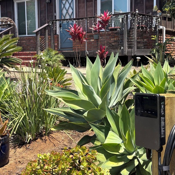 Private, vintage, 2bd, 2ba, third acre lot, ocean views, amazing sunsets!