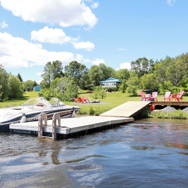 Private Waterfront Cabin with Hot Tub & Swim/Boat Dock