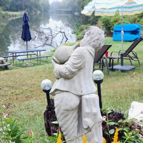 Private waterfront home/fishing, pedal boat, game room, close to Gettysburg,