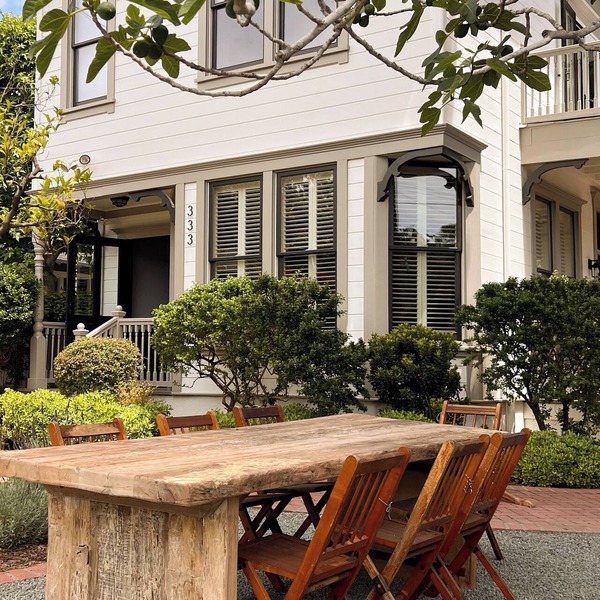 Professionally designed Loft style apartment near Beach, Funkzone, State Street