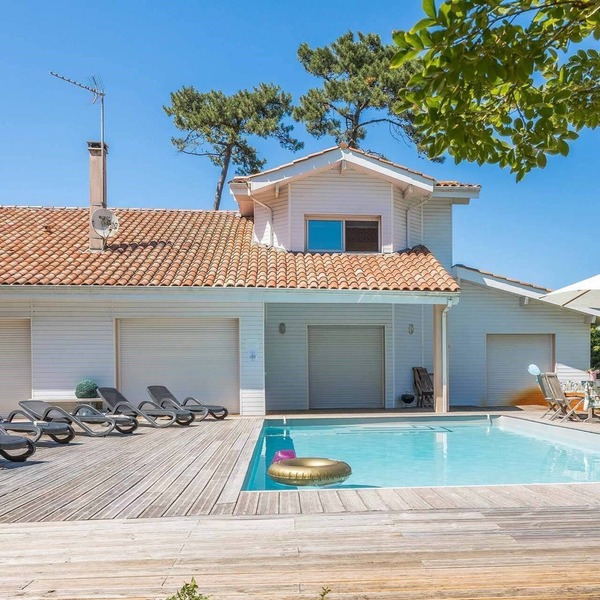 Profitez de votre piscine privée + accès golf