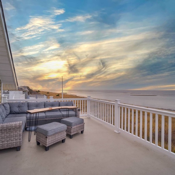 Progressive Retreat #4 - Diverse, Open-minded and Eco-Friendly Waterfront Unit