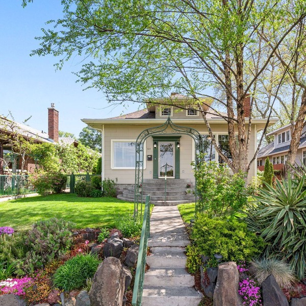 Prospect Delight - River Views, Historic Home, Walk To Town!