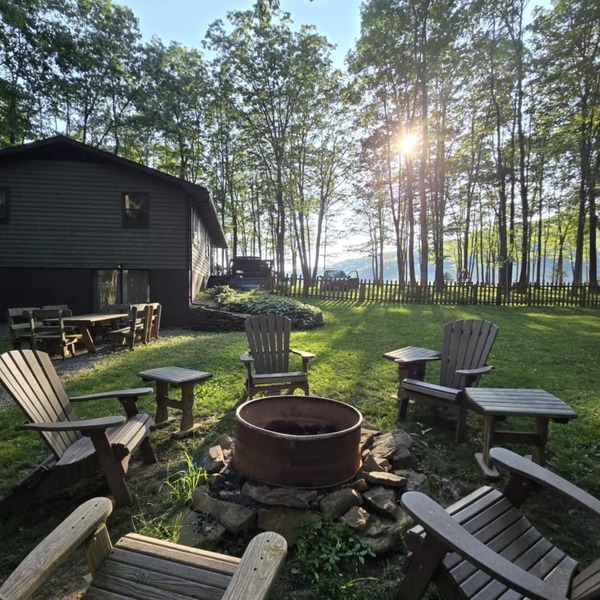 Pup Paradise near Wisp & Deep Creek Lake- Firepit, Pool, Gym, King Bed, Dogs-ok