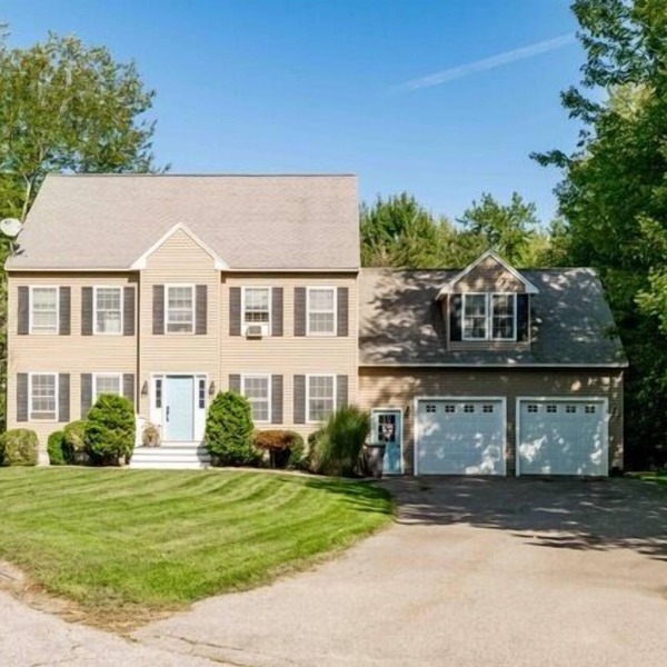 Quail Run Backyard Oasis | Firepit | Finished basement/TV Room | Porch | Gardens