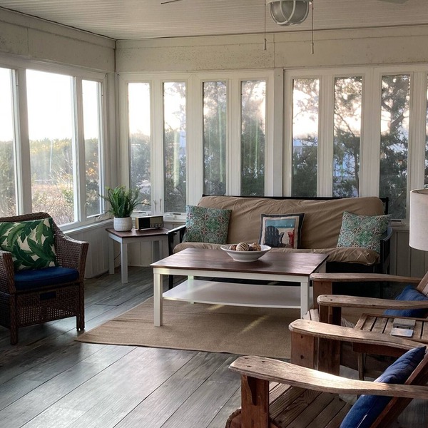 Quaint Beachfront Cottage, Panoramic Bay Views! Sleeps 8, Pet Friendly