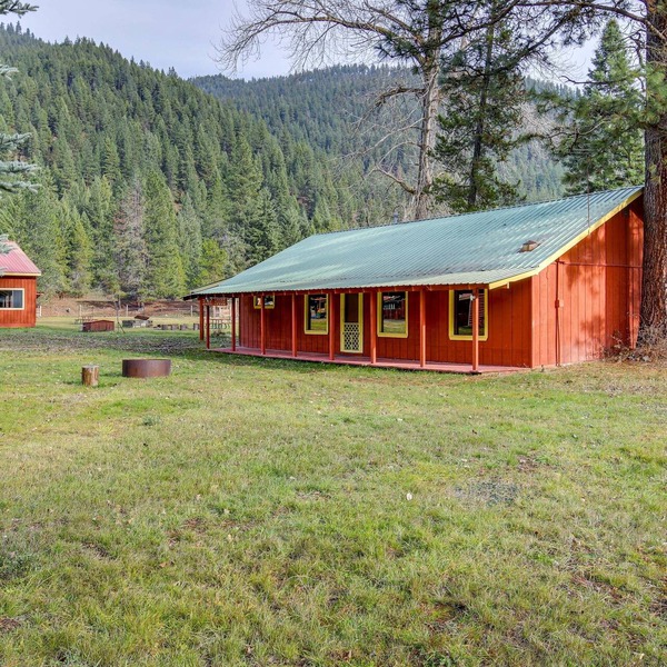 Quaint DeBorgia Retreat: Black Diamond Guest Ranch