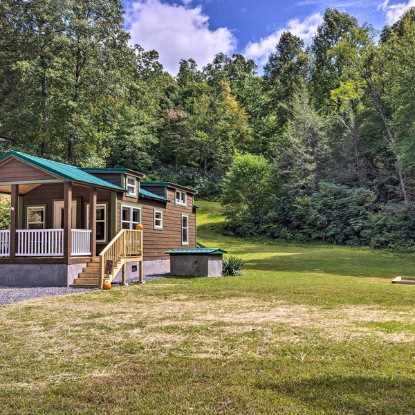 Quaint Mtn Cabin: Tiny Living Near Big Adventure