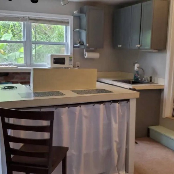 Quaint Private Studio Cottage