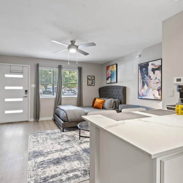 Quaint Studio Close to Downtown and Domain