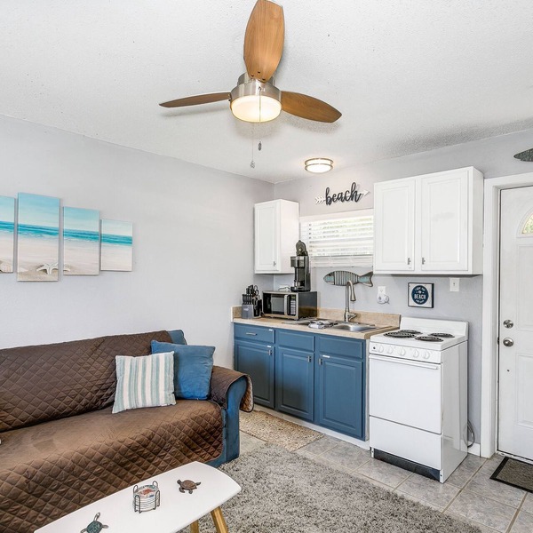 Quaint Tiny Home by the Bay - Boat Launch 1 Street Over