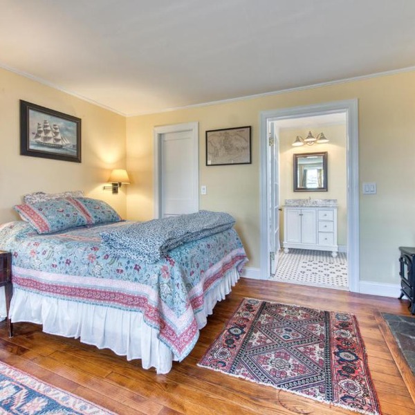 queeen room