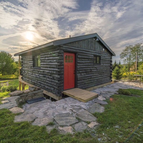 Queen Cabin Modern Cabin Near Skiing, Trails, Firepit, Hot Tub & Stargazing!