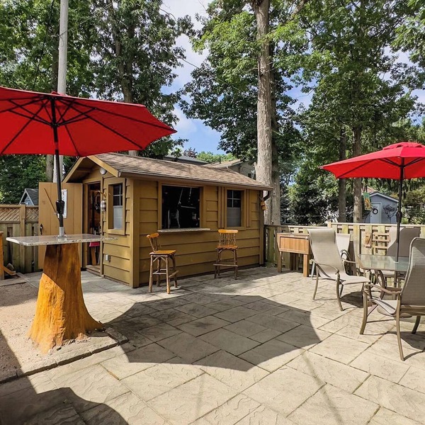 *Queen's Gem Cottage – Your Perfect Grand Bend Getaway*