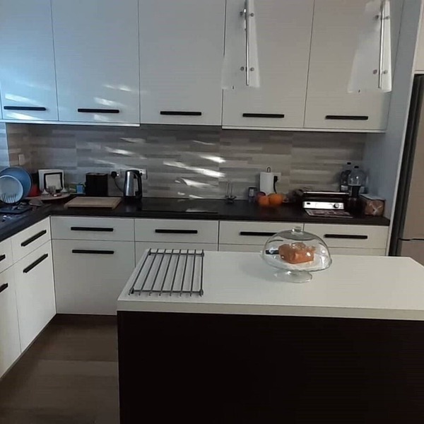 Queens Gardens Bliss-Stylish 2-Bed Townhouse ,Mere Moments Away from Venus Beach