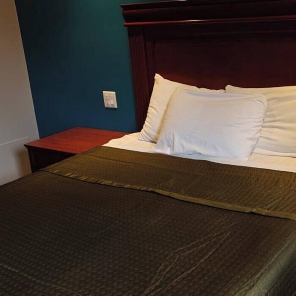 Queensway Motel