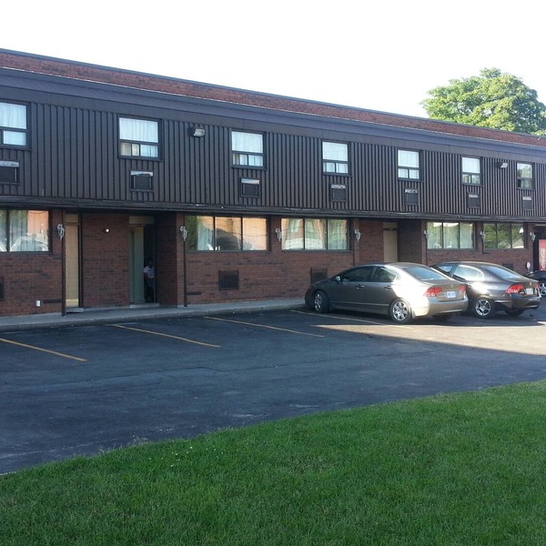 Queensway Motel