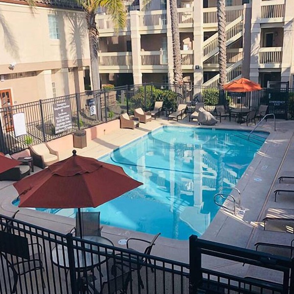 Quick Drive from San Francisco Int’l Airport! Unit w/Full Kitchen & Free Bfast!