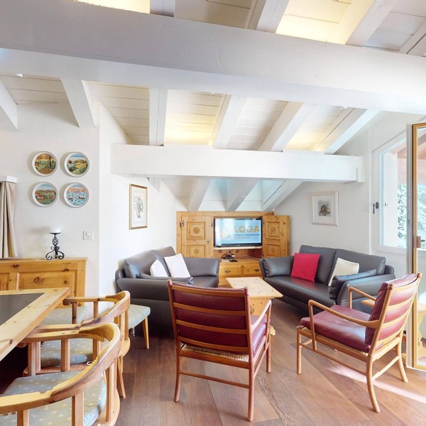 Quiet 4-roomed apartment in the attic.