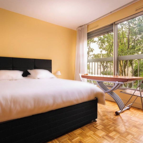 quiet and comfortable studio steps away from le marais