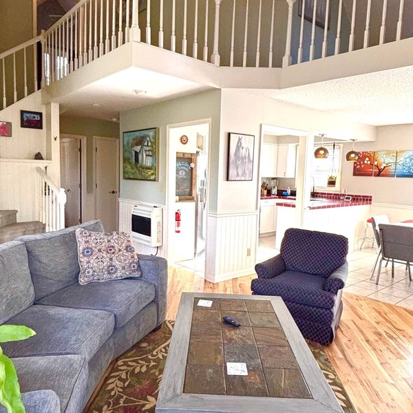 Quiet and secluded home, 3.5 miles to TIEC