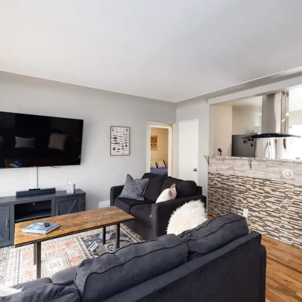 Quiet-Chef's kitchen-Laundry-Updated-Pet friendly