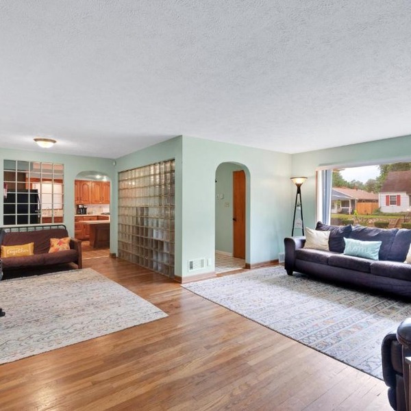 Quiet Comfy 2 BR Home In South Bend, Minutes From Notre Dame! Pet Friendly! home