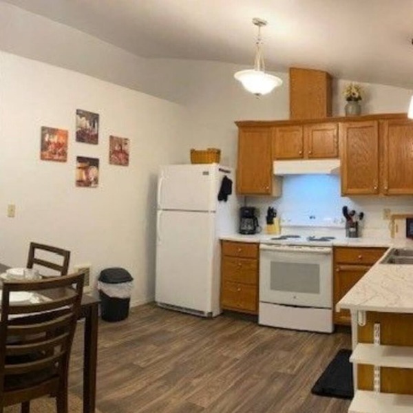 Quiet, Cozy Duplex Near Hospitals with a Mountain View
