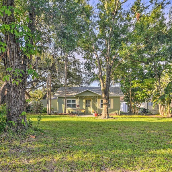 Quiet Crystal Beach Hideaway - Steps to Shoreline!