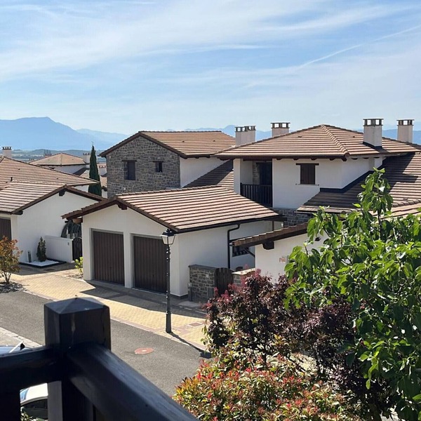 Quiet Duplex with Parking near Jaca