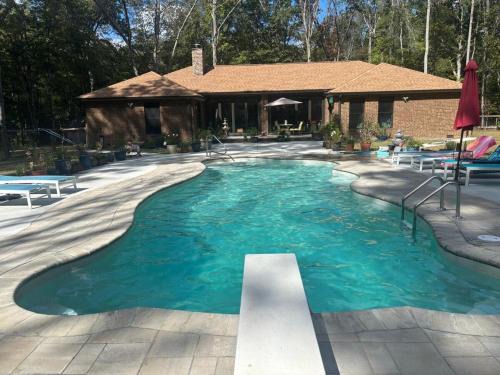 Quiet Forest Vacation home on a Private Road with Spacious Patios, Fire pit, Pet friendly and a Private pool